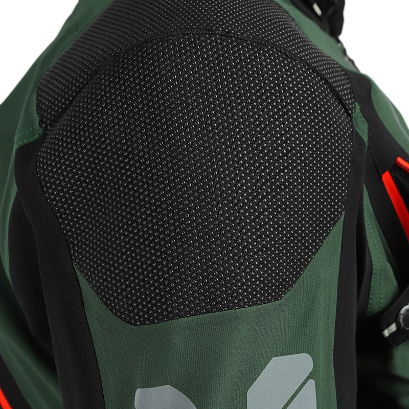 코만도 슬리브리스 블랙 재킷-2